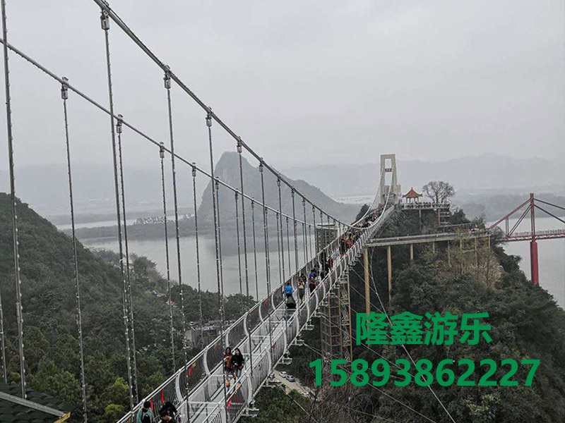 玻璃吊橋